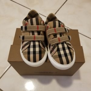 Burberry toddlers shoe